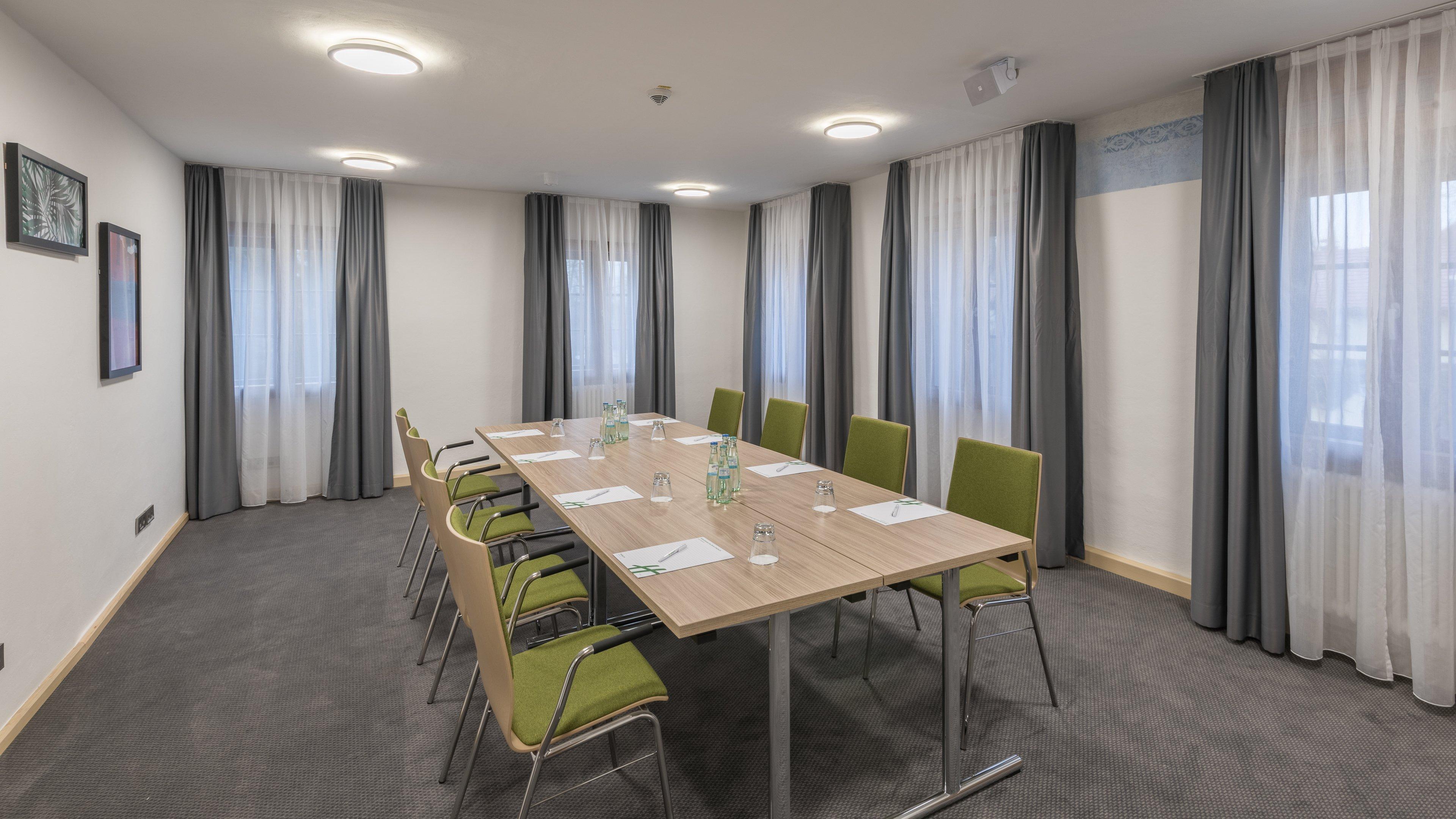 - Munich Airport, An Ihg Отель Халльбергмос
